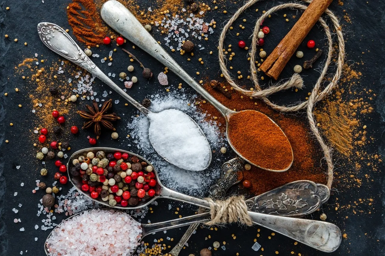 Jakie przyprawy pasują do pieczarek, aby wydobyć ich smak?