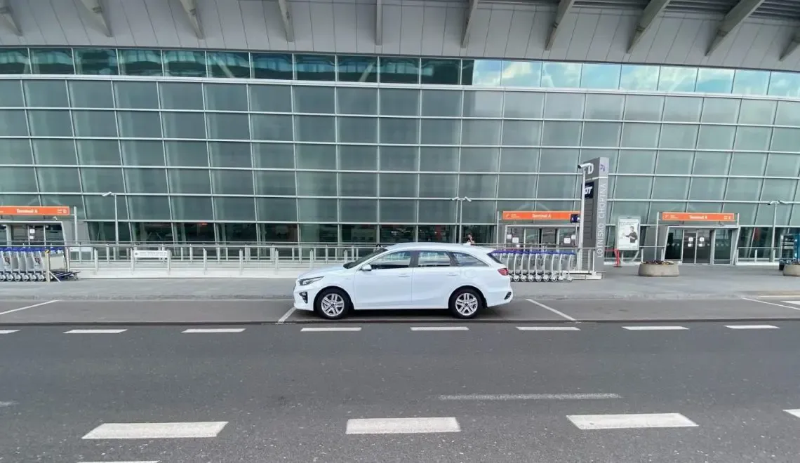 Jak odebrać kogoś z lotniska Chopina samochodem bez stresu?