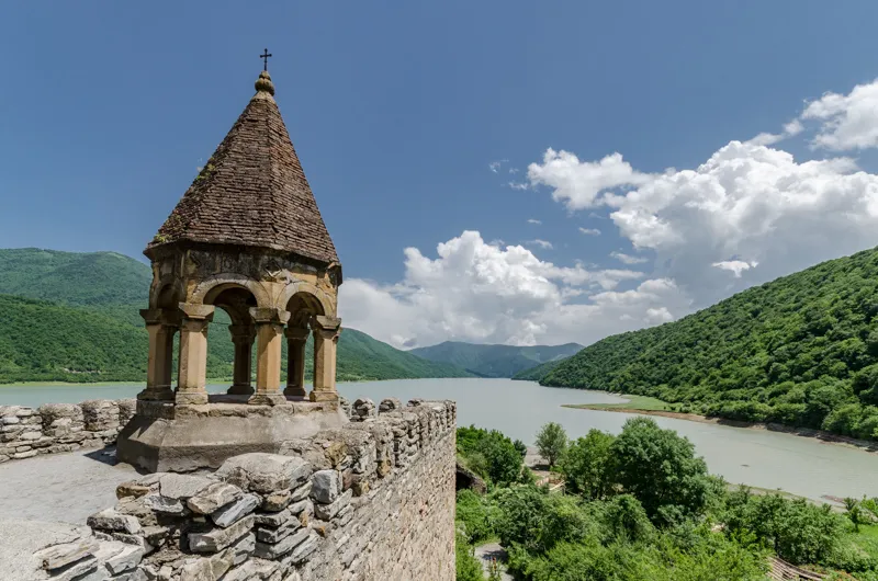 Co warto kupić w Gruzji? Unikalne skarby kultury, które musisz mieć