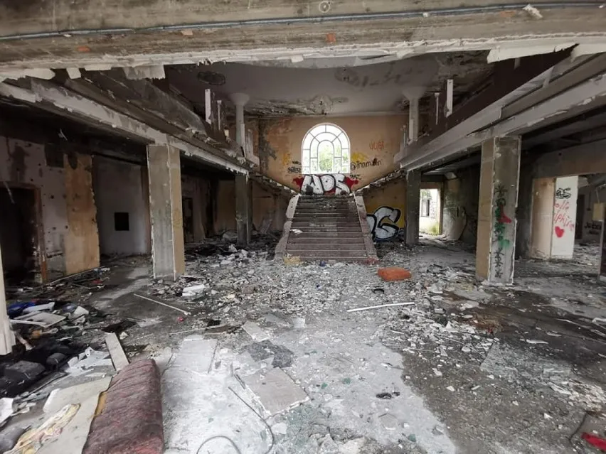 Dlaczego upadł hotel Murat w Redzie? Kluczowe przyczyny i skutki