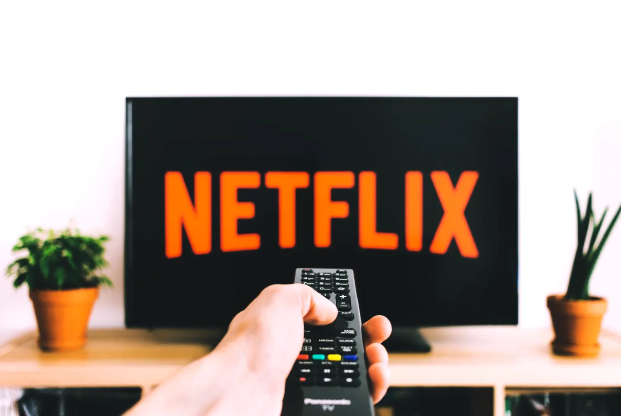 Jak wyłączyć Netflix na telewizorze i chronić swoją prywatność