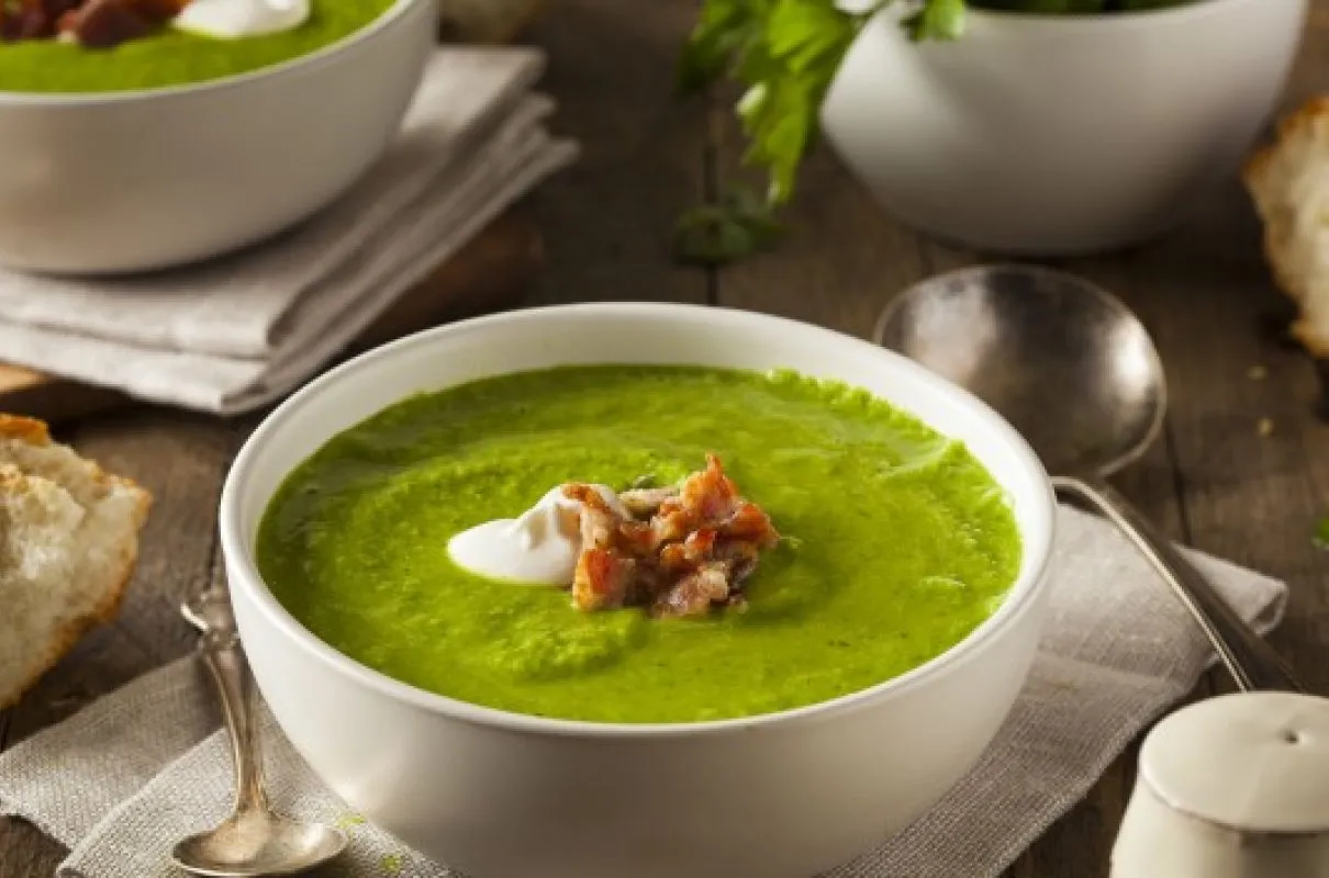 Jak zagęścić zupę mąką i uniknąć grudek – sprawdzone metody