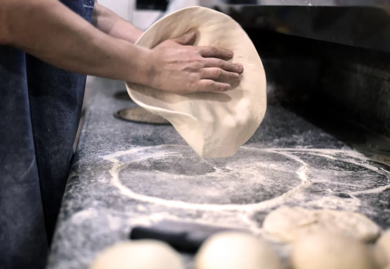 Jaka mąka do pizzy? Wybierz idealną dla najlepszego smaku