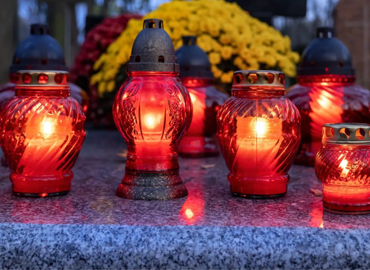 Czy można palić znicze w domu? Bezpieczeństwo i zdrowie na pierwszym miejscu