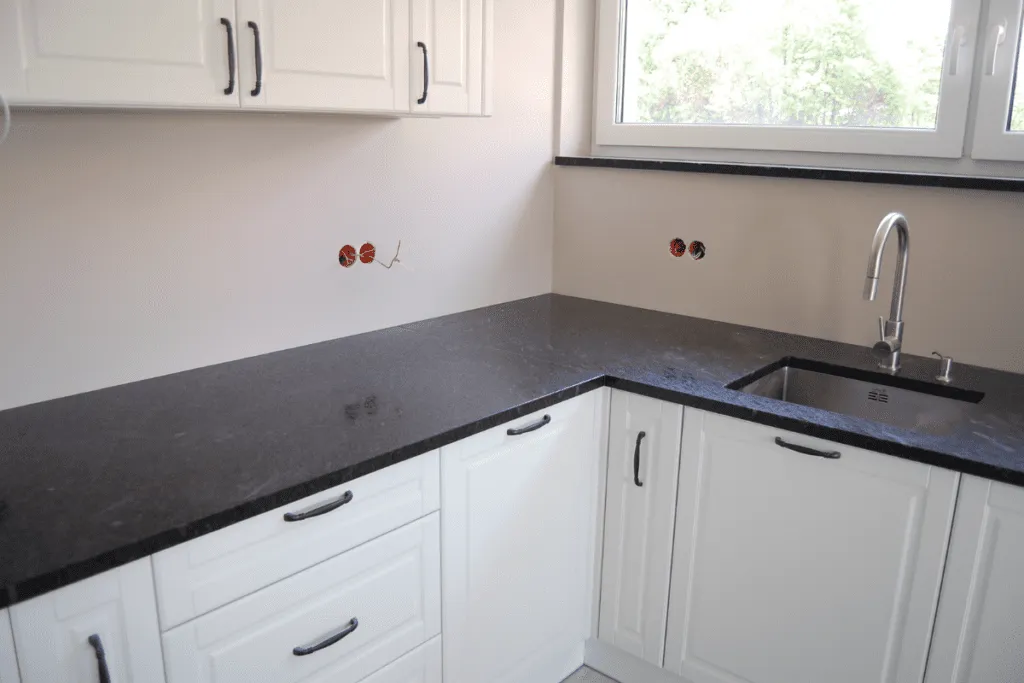 Konglomerat ceramiczno-alabastrowy: Właściwości, zastosowania i porównanie