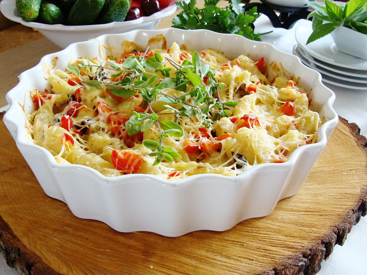 Zapiekanka z tuńczyka i makaronu: przepis + 3 warianty idealne na obiad