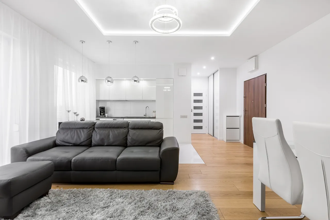 Jakie taśmy LED do salonu? 5 porad na idealne oświetlenie