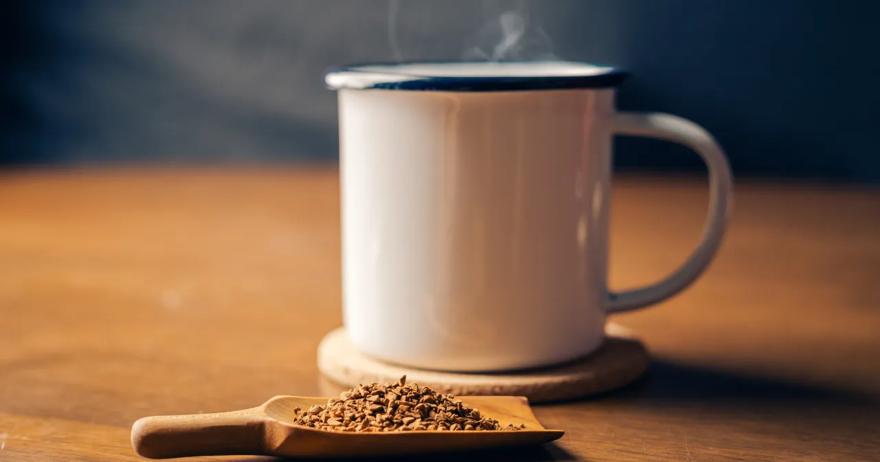 Ile kalorii ma kawa rozpuszczalna z mlekiem? Zaskakujące wartości!