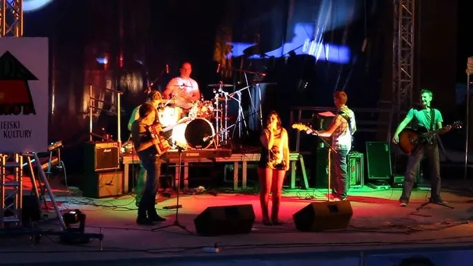 Tekst piosenki Jaki tu spokój - odkryj ukryte znaczenie utworu