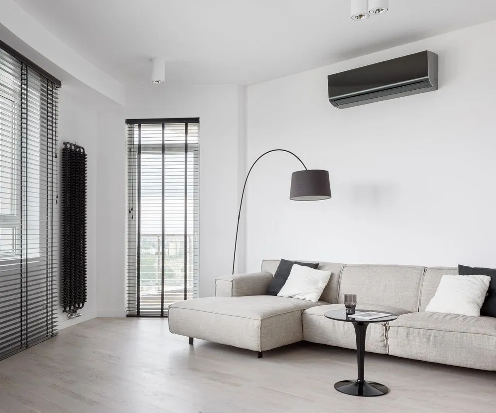 Gdzie postawić klimatyzator w salonie? Unikaj tych błędów przy montażu!