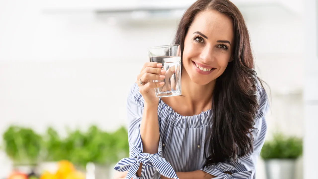 Czy picie wody odchudza? Odkryj, jak woda wspiera odchudzanie