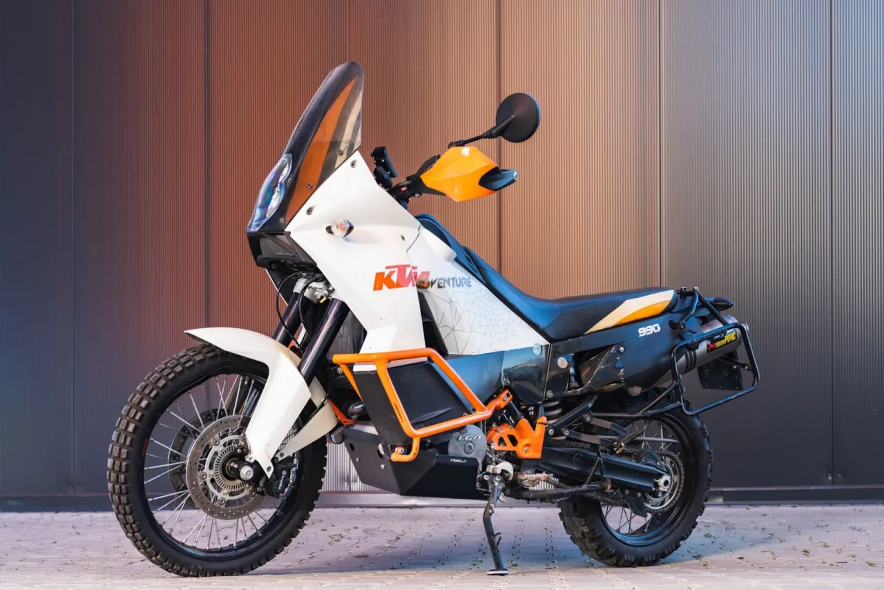 Jaki motocykl enduro turystyczny wybrać, aby uniknąć rozczarowania?