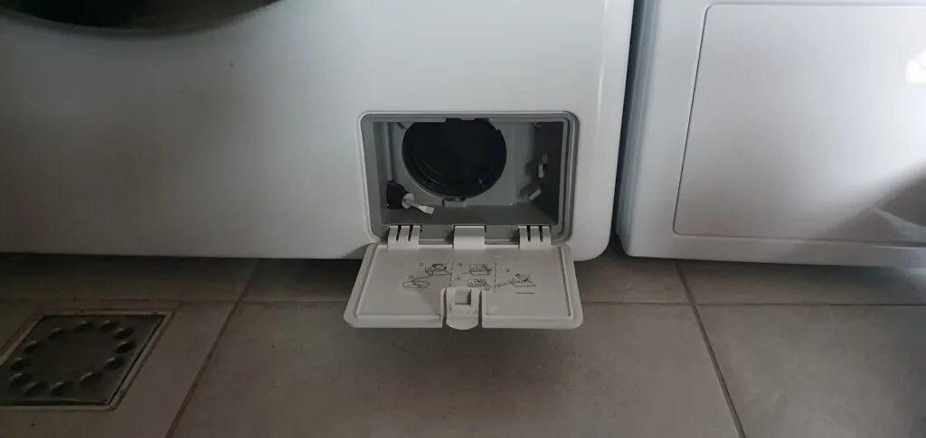 Gdzie dokładnie znajduje się filtr w pralce Electrolux ładowanej od góry: Poradnik