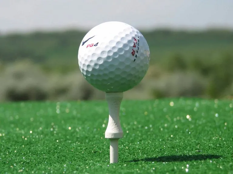 Jak daleko leci piłka golfowa? Odkryj maksymalne odległości i czynniki wpływające Jak daleko leci piłka golfowa? Odkryj maksymalne odległości i czynniki wpływające