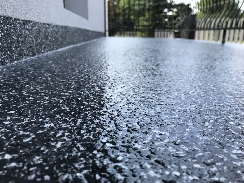 Jak wyrównać balkon pod żywicę - skuteczne metody i materiały