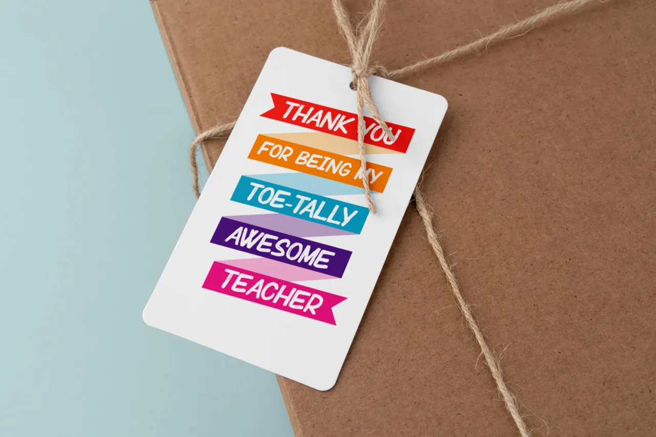 Prezent na Dzień Nauczyciela: Pomysły, etykieta i bezpieczna wartość