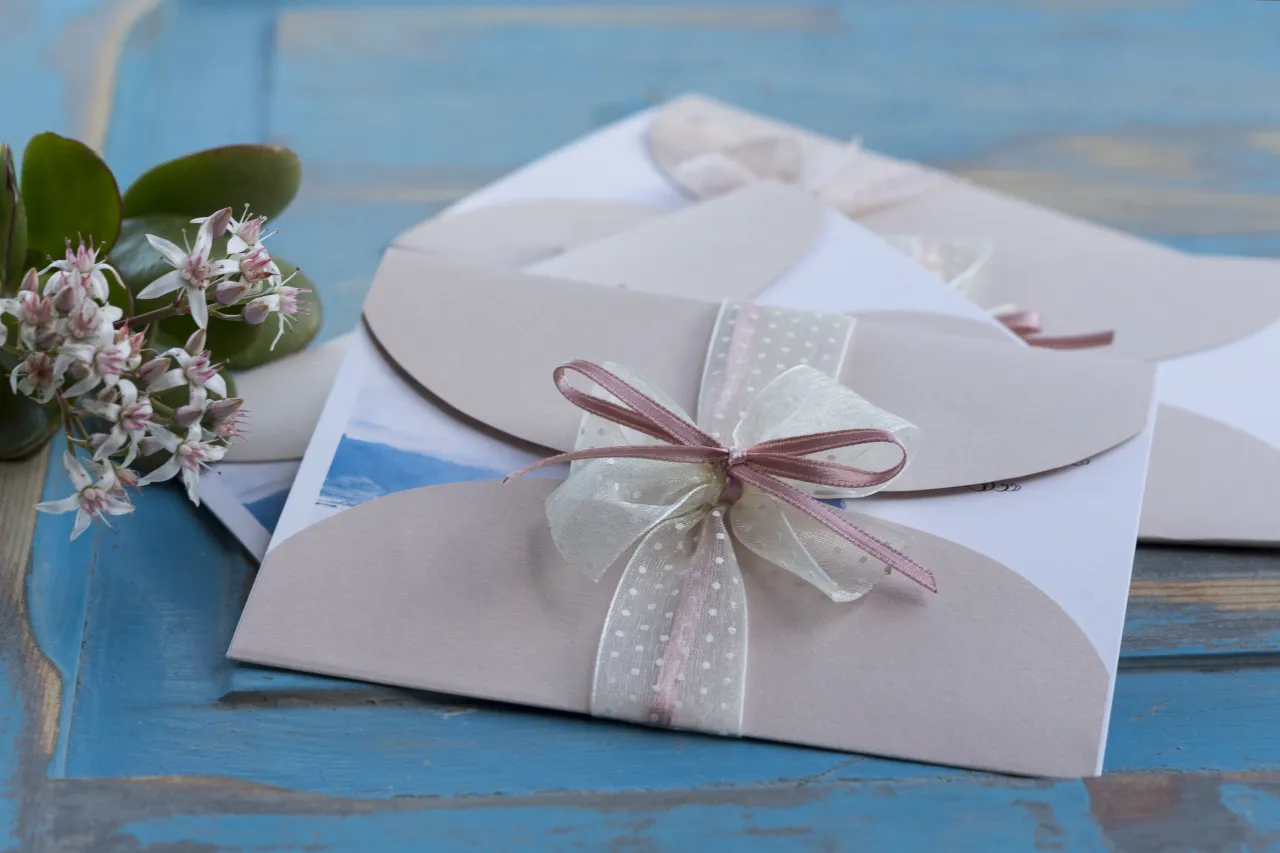 Jak taktownie odmówić udziału w weselu? Poradnik bez poczucia winy