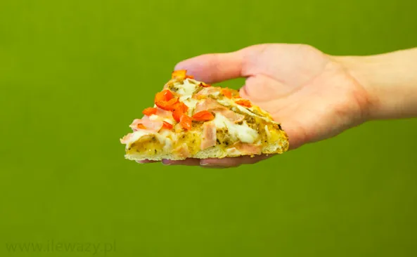 Ile waży kawałek pizzy? Waga, kalorie i świadome wybory!