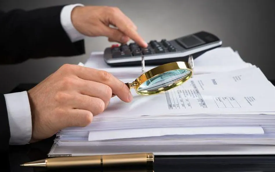 Jak skutecznie obliczyć średnioroczne zatrudnienie bez błędów