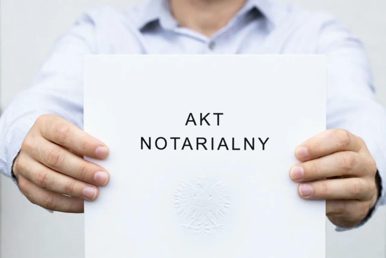 Akt notarialny co to? Poznaj jego znaczenie i zastosowanie w prawie