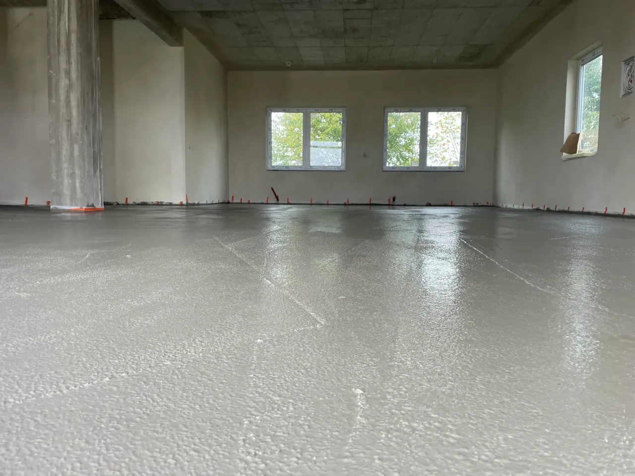 Ile kosztuje posadzka betonowa? Uniknij ukrytych kosztów!