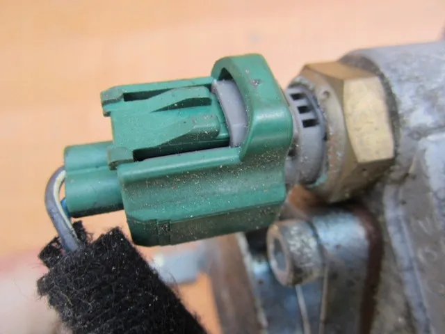 Gdzie jest czujnik temperatury silnika Opel Meriva i jak go znaleźć