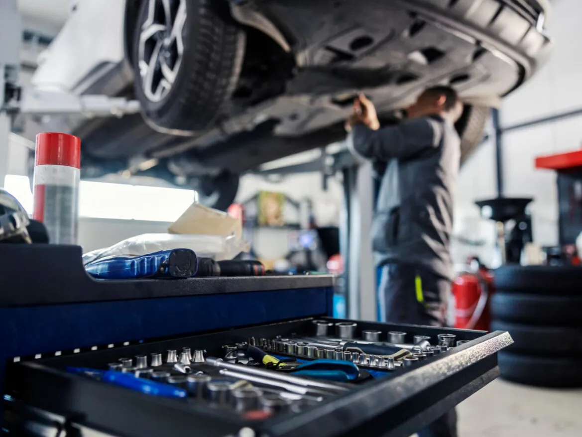 Jak powinien wyglądać warsztat samochodowy, aby uniknąć kosztownych błędów