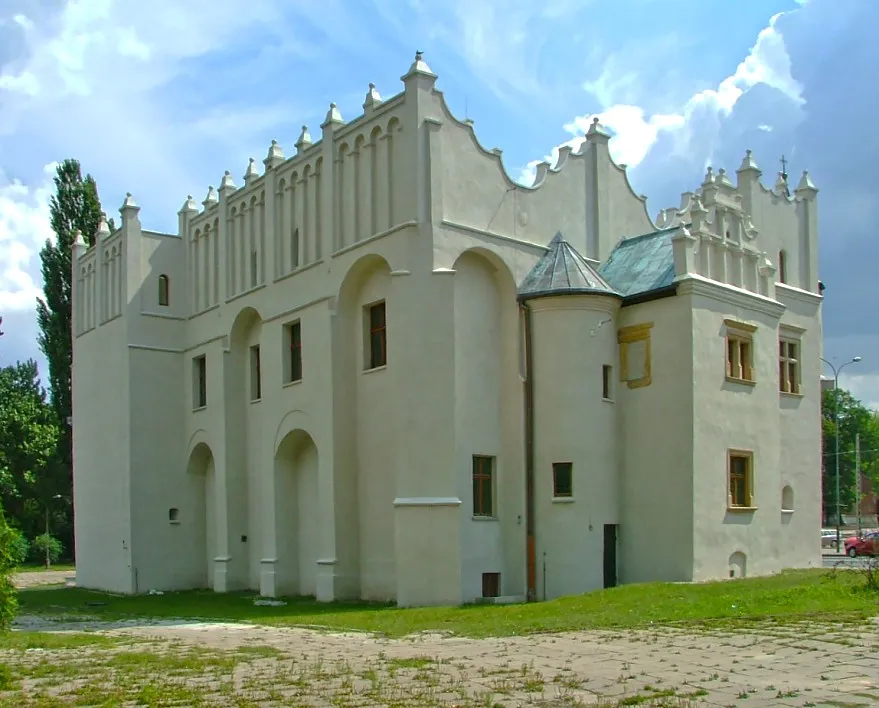 Zamek w Pabianicach: Czy warto odwiedzić tę gotycką twierdzę?