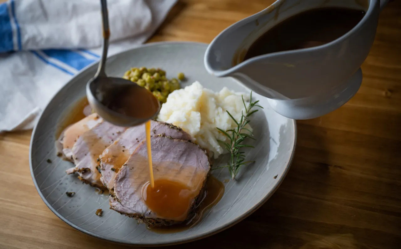 Jak zrobić sos do mięsa z niczego – prosty przepis na smaczny sos