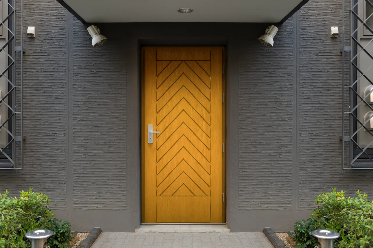 Drewniane wejście do domu: jak wybrać najlepsze drzwi na lata