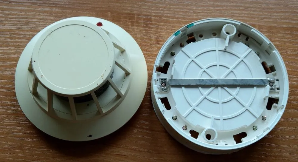 Jak oszukać czujnik dymu w hotelu? Lepiej poznaj konsekwencje