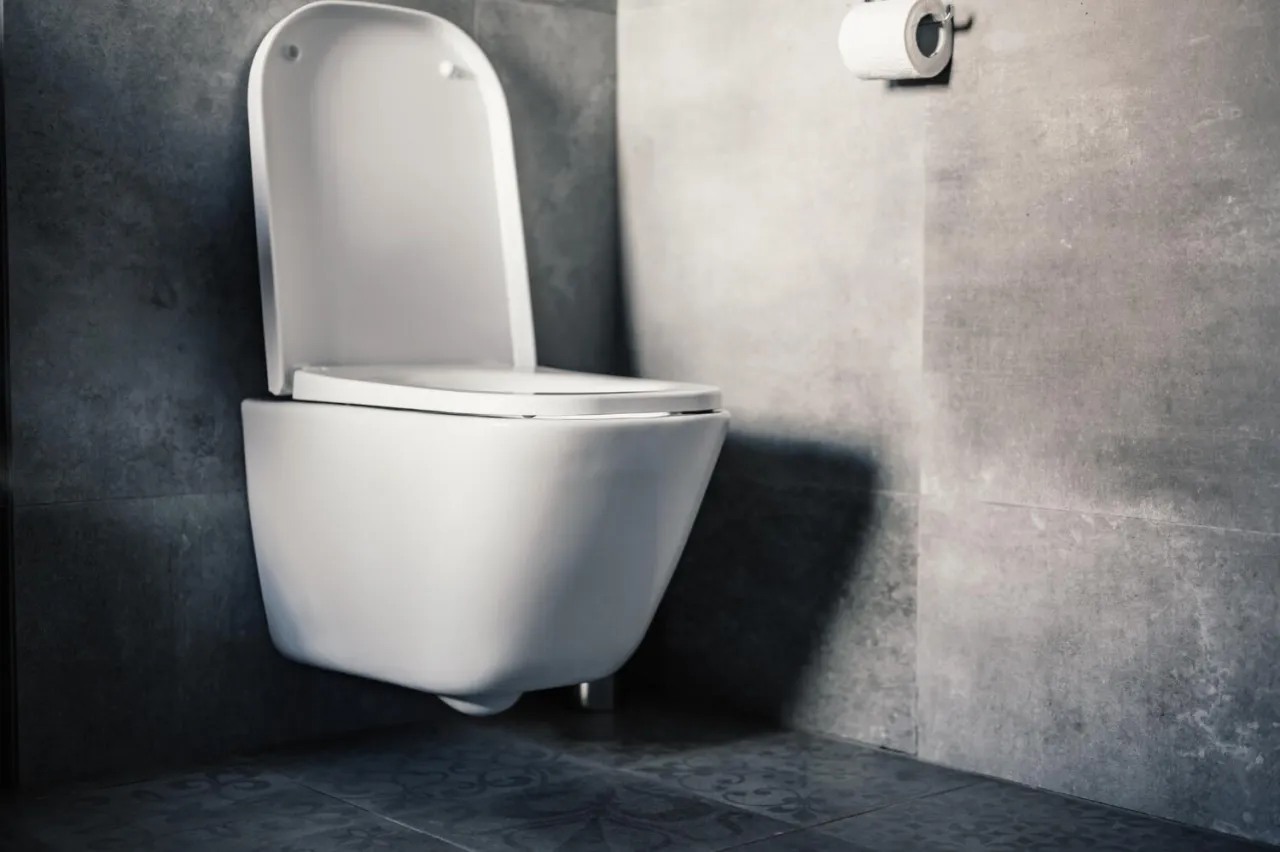 Jak zamontować sedes podwieszany - uniknij błędów i oszczędź czas