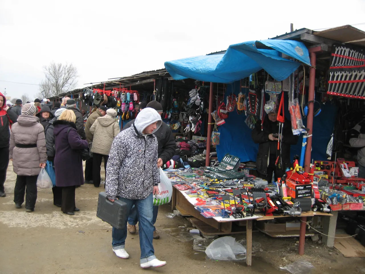 Co można kupić na giełdzie w Słomczynie? Lista produktów, ceny i porady