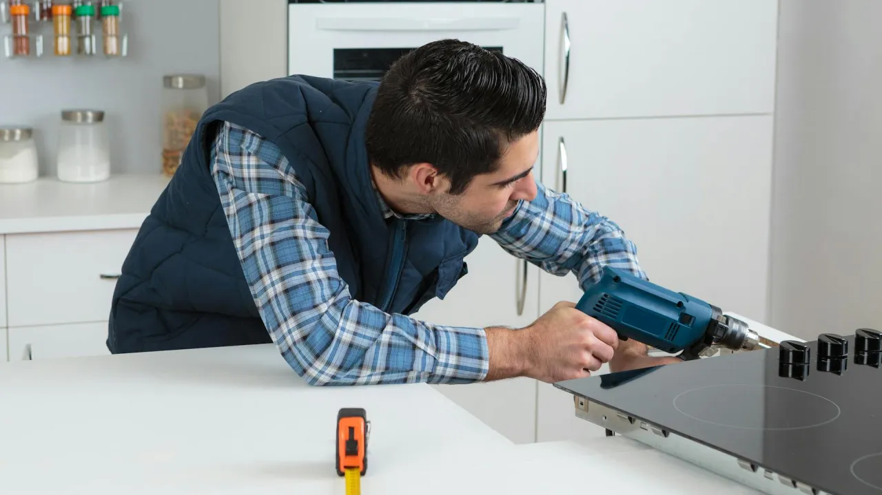 Samodzielny montaż blatu kuchennego: Poradnik krok po kroku