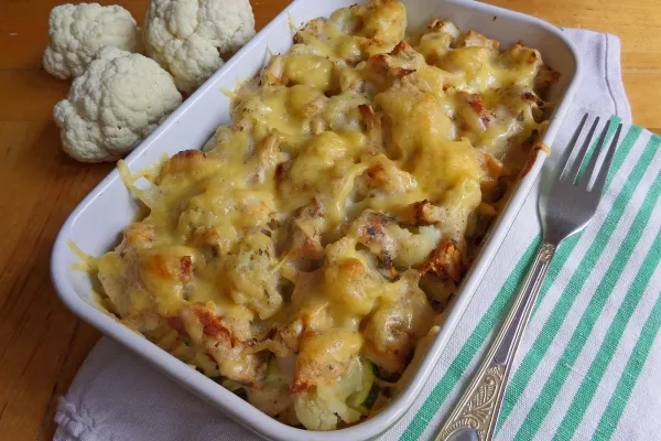 Jak zrobić idealną zapiekankę z kalafiorem, kurczakiem i makaronem?