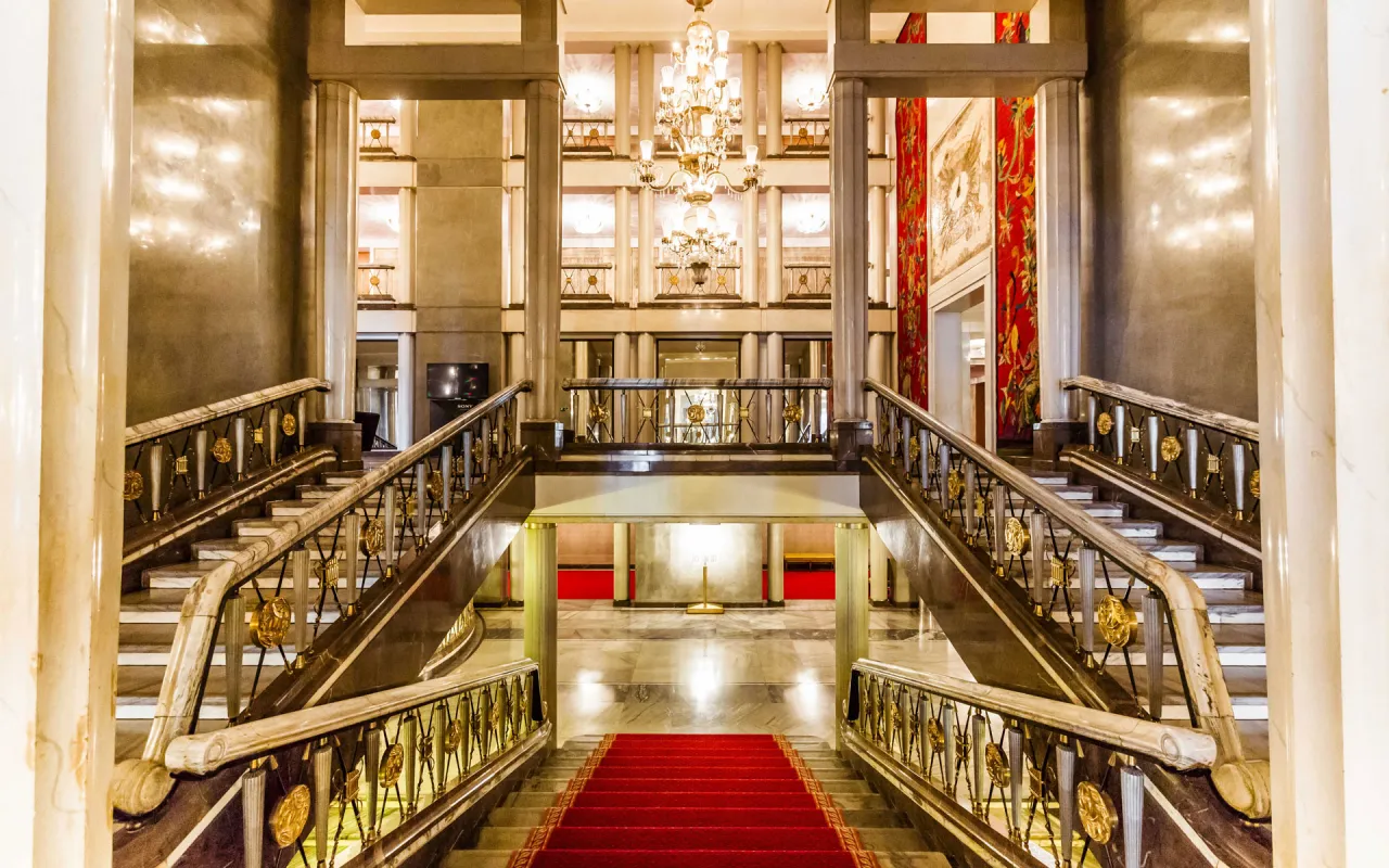 Foyer w teatrze: Co to jest i jaką rolę pełni?