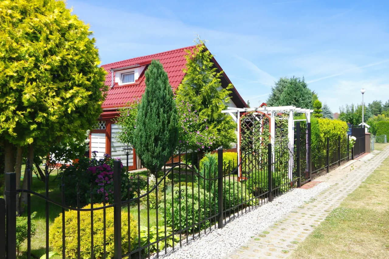 Co można wybudować na działce rekreacyjnej? Sprawdź przepisy i możliwości