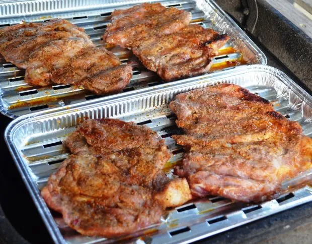 Grill karczek: 5 sekretów soczystego mięsa prosto z rusztu