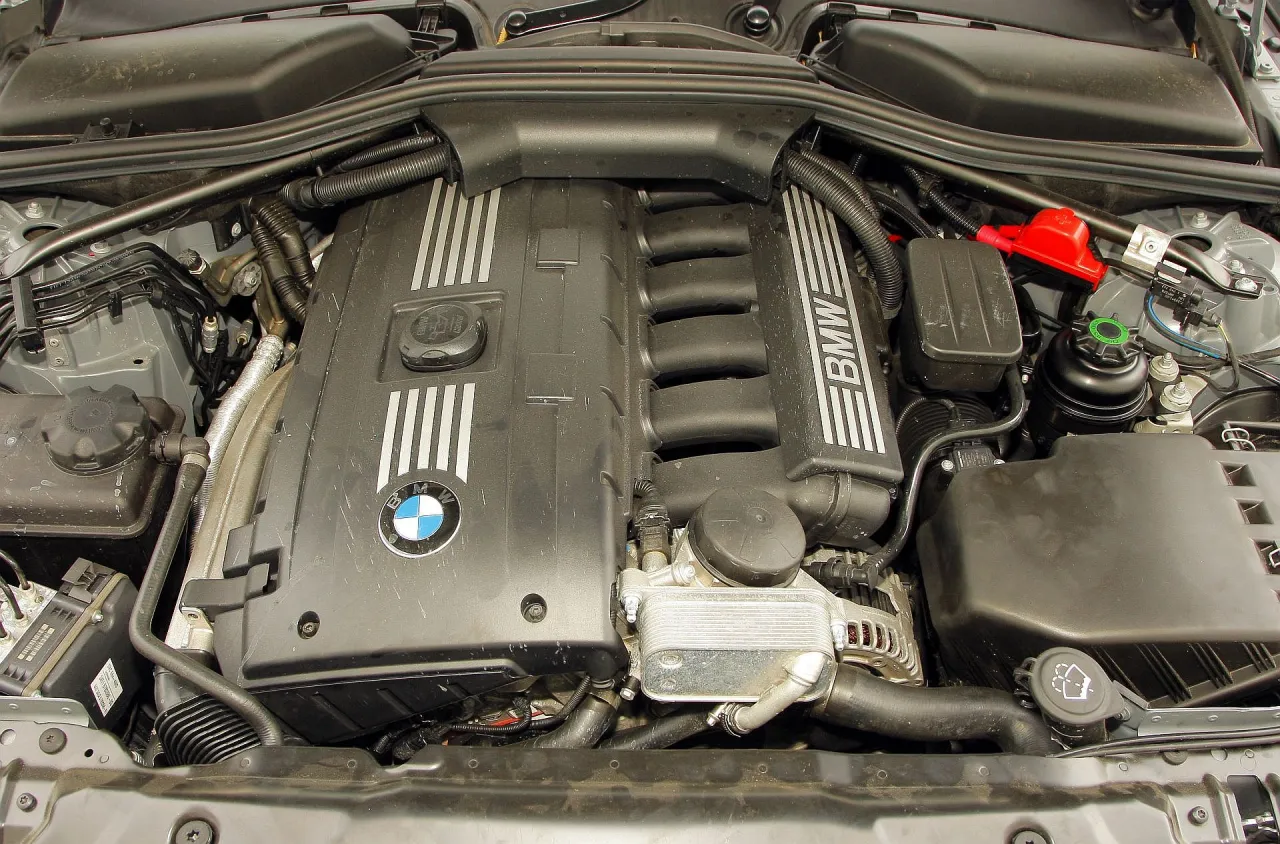 BMW E60 jaki silnik najmniej awaryjny? Oto najlepsze opcje dla Ciebie