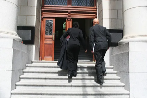 Co oznacza oddalenie wniosku przez sąd i jakie są jego skutki?