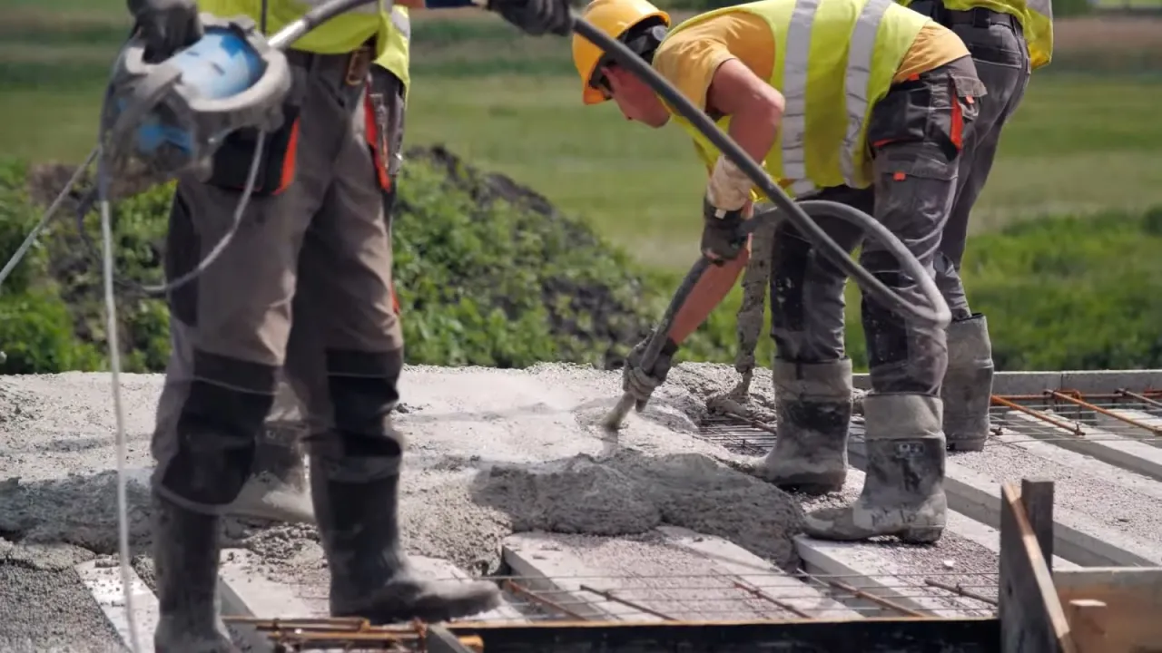 Pielęgnacja stropu: Jak dbać o beton przez 28 dni?