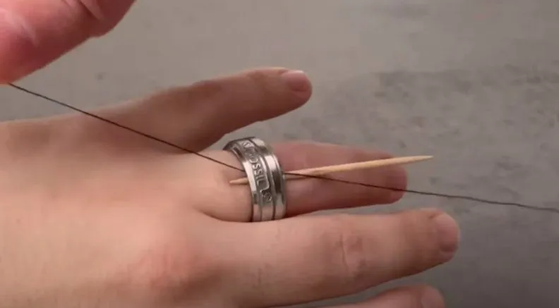 Jak zdjąć obrączkę w ciąży: skuteczne metody na opuchnięte palce