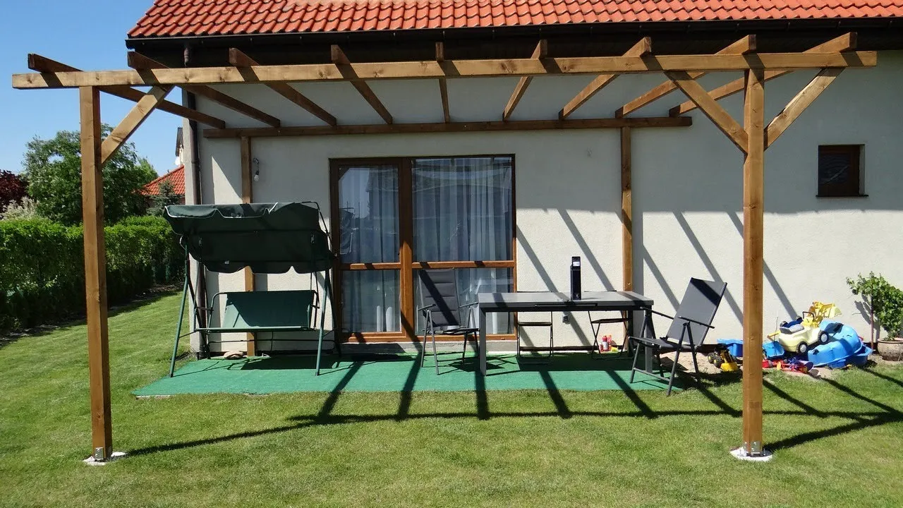 Jaką kantówkę na pergolę wybrać, aby uniknąć problemów z trwałością?