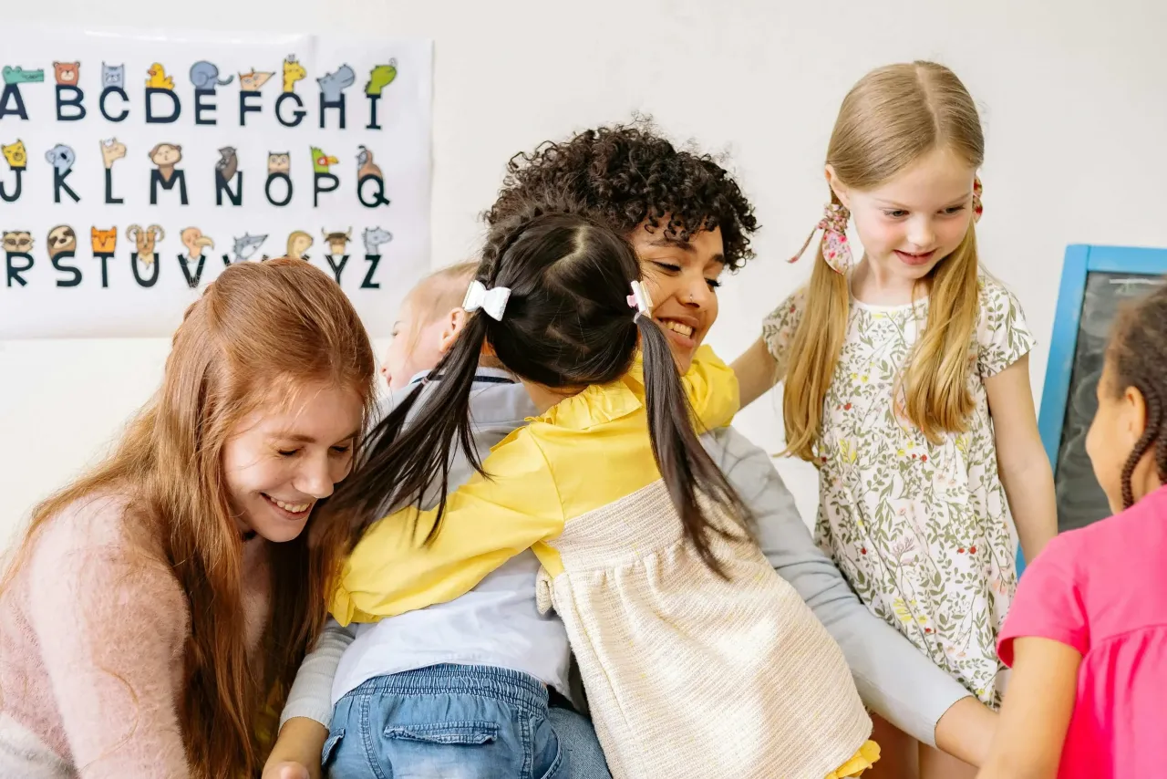 Zajęcia z psychologiem w przedszkolu: jak wspierać rozwój emocjonalny dzieci
