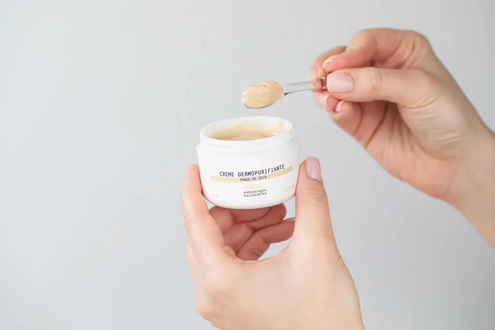 Co na pryszcze w ciąży? Bezpieczne metody na trądzik w ciąży