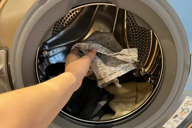 Jak usunąć sierść podczas prania? Skuteczne metody, które działają