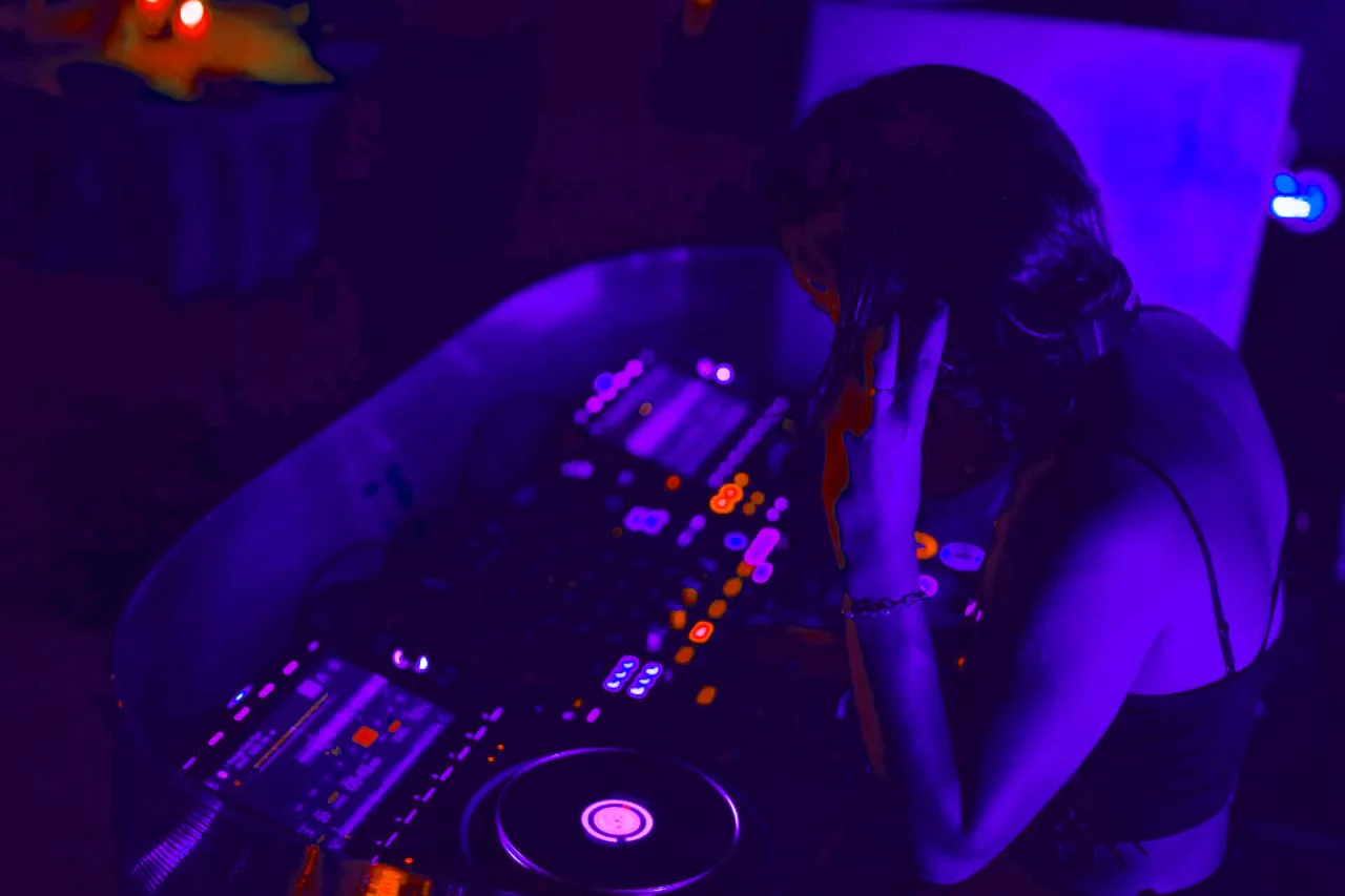 Jak napisać do DJ-a w sprawie 18, aby uniknąć nieporozumień?