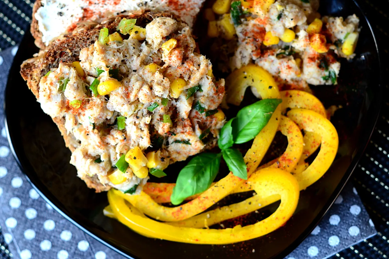 Jak zrobić sałatkę z makreli, która zachwyci smakiem każdego gościa