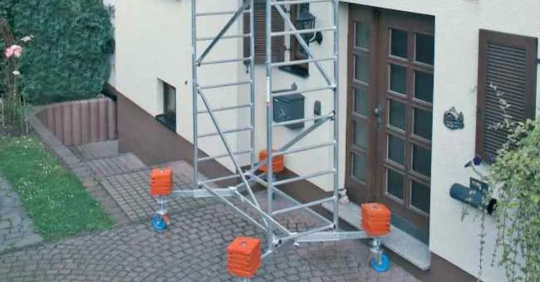 Jak zrobić rusztowanie na dachu – uniknij błędów i zagrożeń