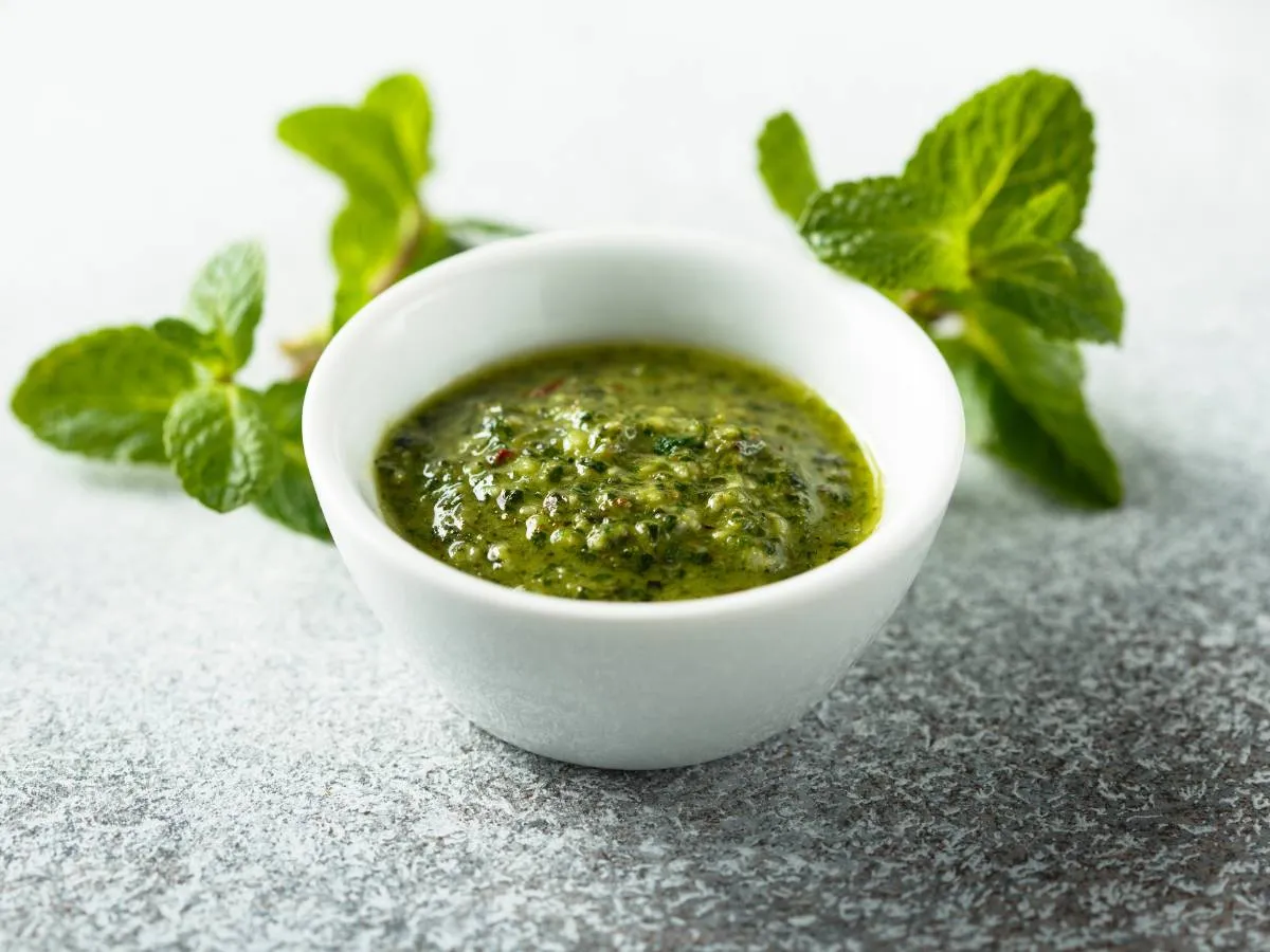 Domowy sos miętowy do kebaba: Prosty przepis na orzeźwiający smak